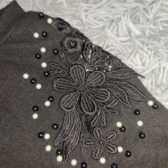 H&M Embroidered Shoulder Sweater - Picture 2 of 5